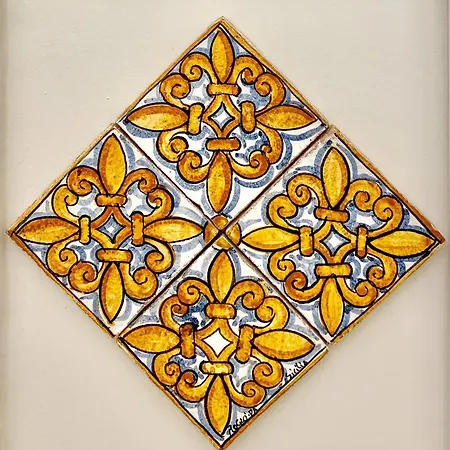 Centre - With Private Balcony Or Terrace *