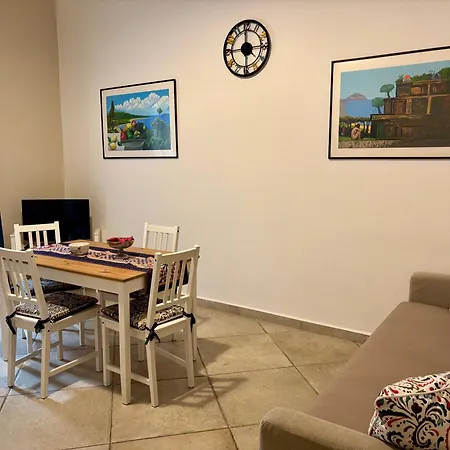 Centre - With Private Balcony Or Terrace דירה