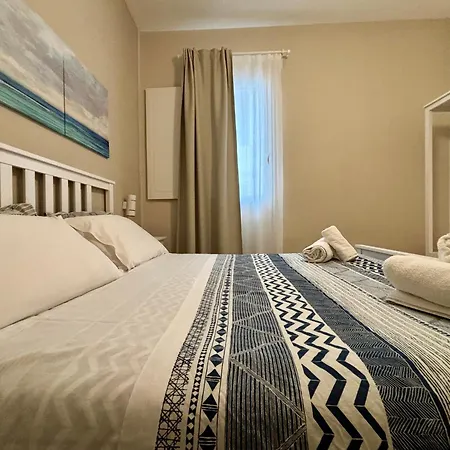 Centre - With Private Balcony Or Terrace *