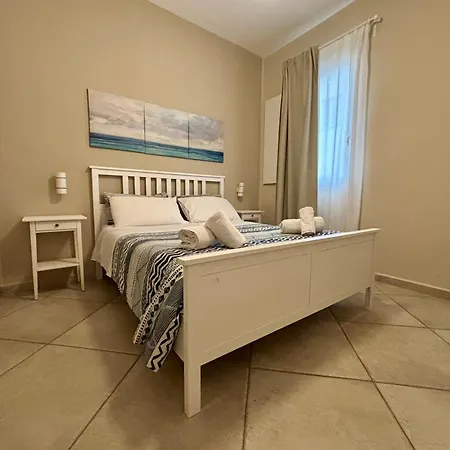 Apartment Balcony & Terrace Near Attractions