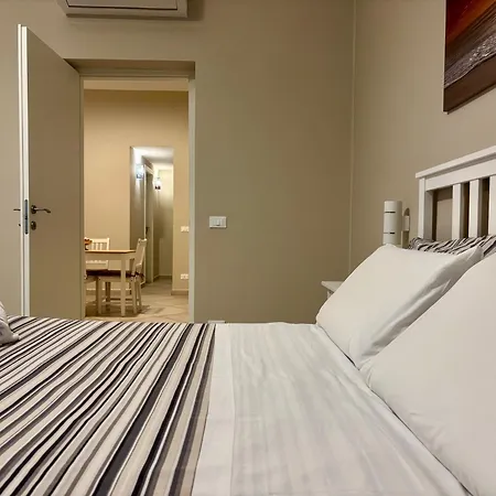 Centre - With Private Balcony Or Terrace דירה