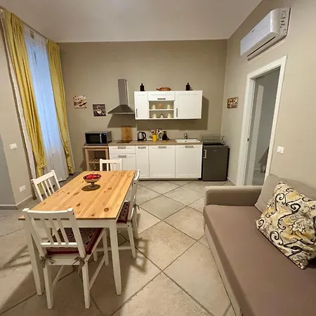 Centre - With Private Balcony Or Terrace 아파트 *